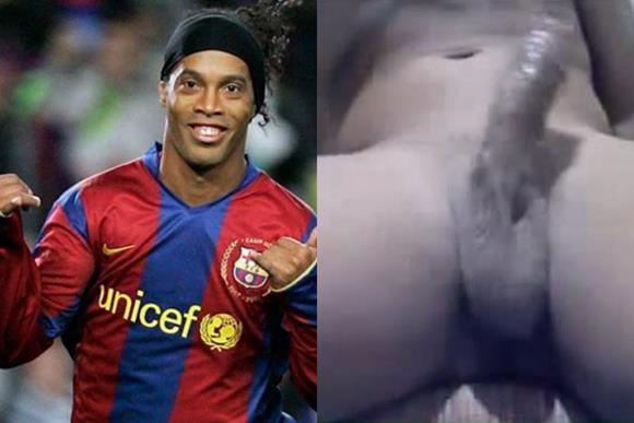 Jogador Ronaldinho Gaúcho pelado e batendo punheta