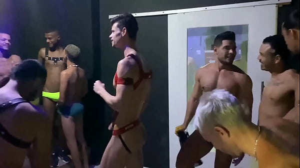 Surubão gay com atores fodendo juntos